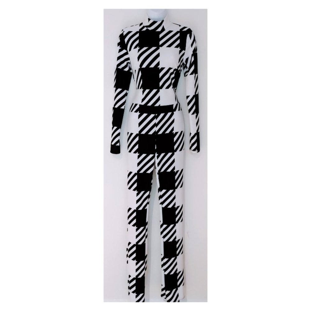 Onepiece black and white